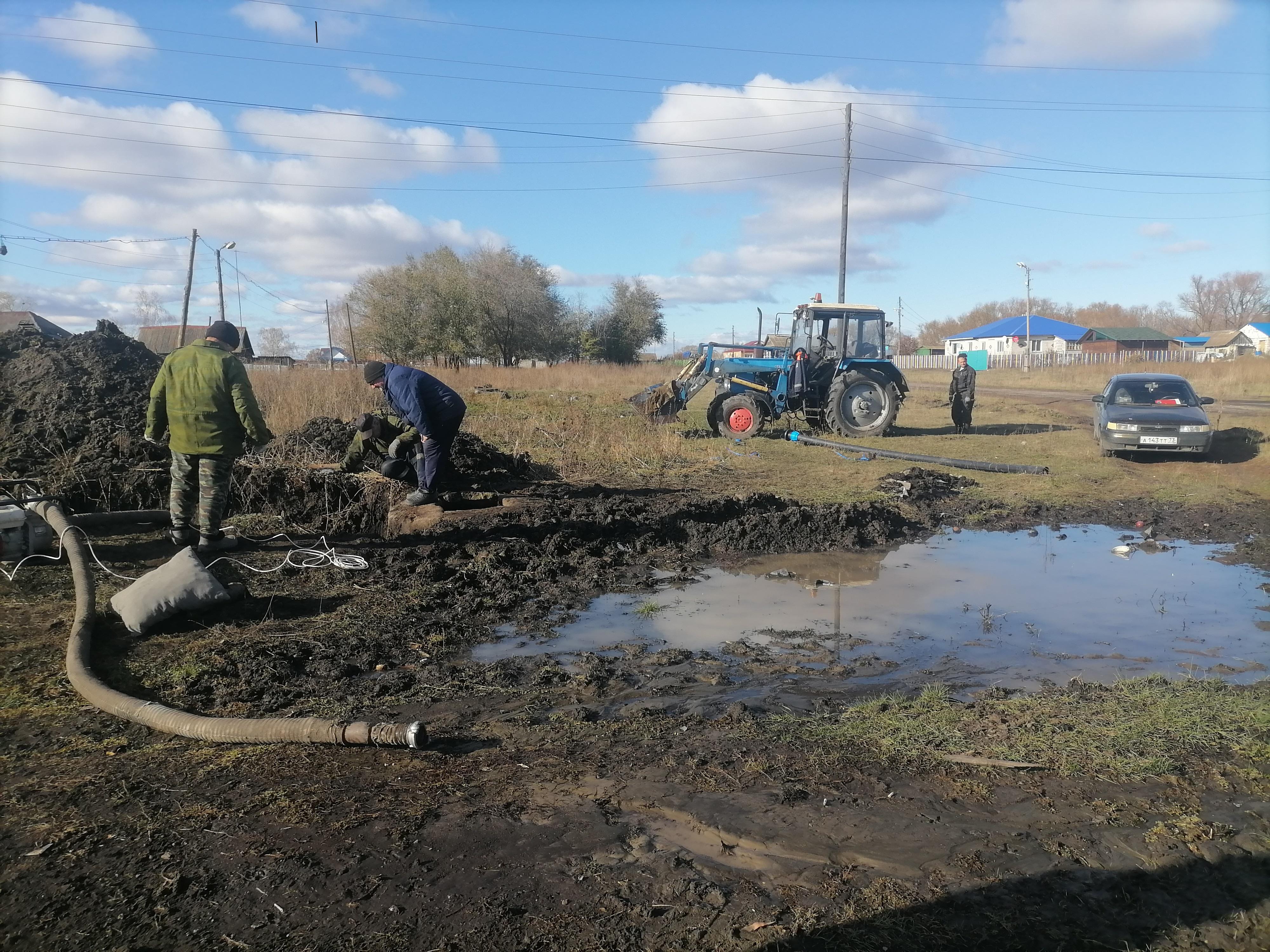 Устранили порыв на водопроводе.